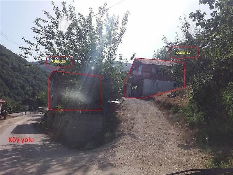 Düzce Cumayeri Taşlık Köyü�nde 200 m2 Müstakil Ev ve Arsa Düzce
