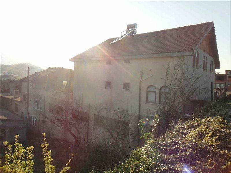 Sakarya Reşadiye Mevkii�nde İki katlı kargir ev Sakarya Akyazı