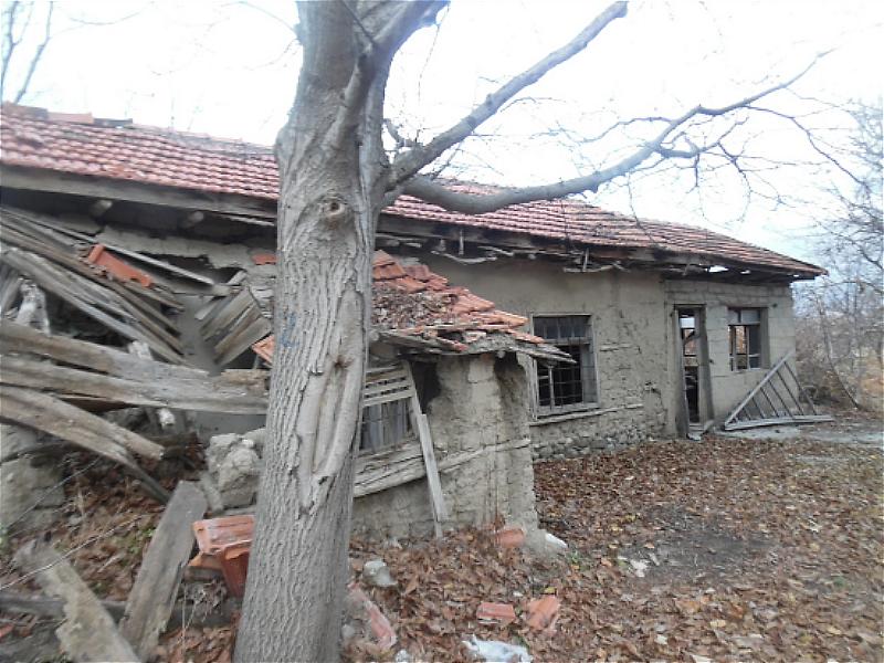 Isparta Taşköprü�de Bahçeli Kerpiç Ev Isparta Uluborlu Şirketten