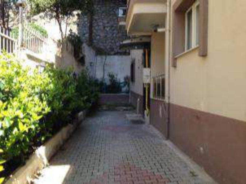 İzmir Karabağlar Tahsin Yazıcı Mahallesinde 3+1 Daire İzmir