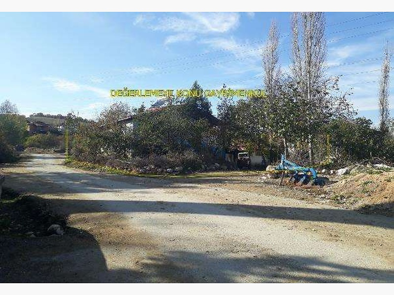 Çorum Mecitözü Hıdırlık Mahallesinde 2 Katlı Ahşap Ev ve Müştemilatı