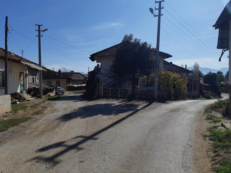 Burdur Çavdır Büyükalan Köyünde 260m2 2 Katlı Kagir Ev ve Arsası