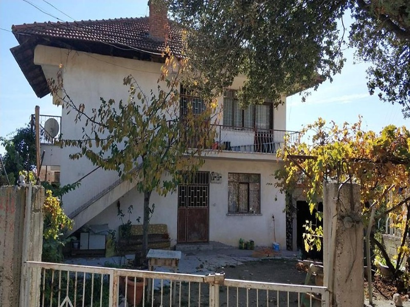 Burdur Çavdır Büyükalan Köyünde 260m2 2 Katlı Kagir Ev ve Arsası