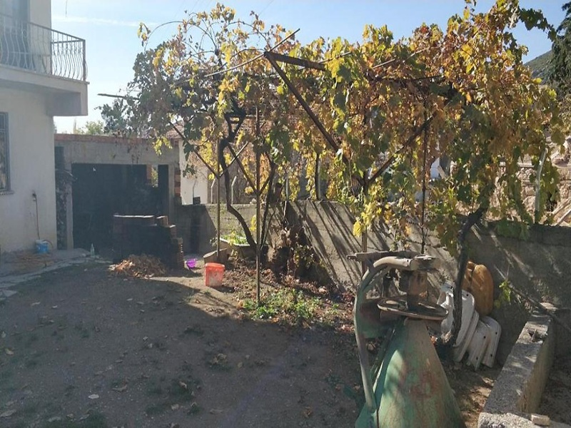 Burdur Çavdır Büyükalan Köyünde 260m2 2 Katlı Kagir Ev ve Arsası