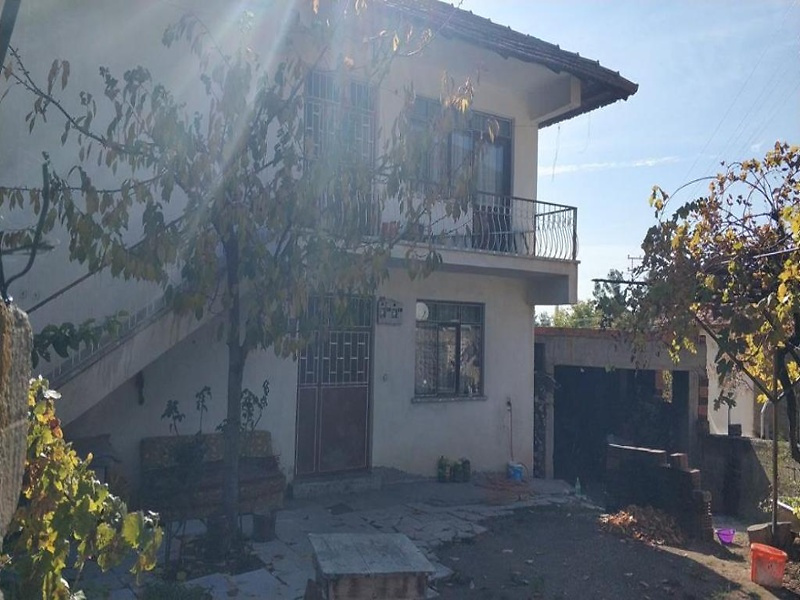 Burdur Çavdır Büyükalan Köyünde 260m2 2 Katlı Kagir Ev ve Arsası