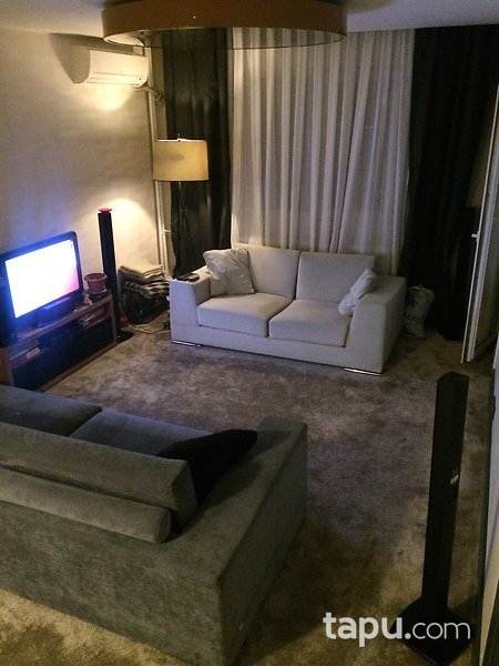 Ataköy'de Yatırımlık Balkonlu 1+1 Daire