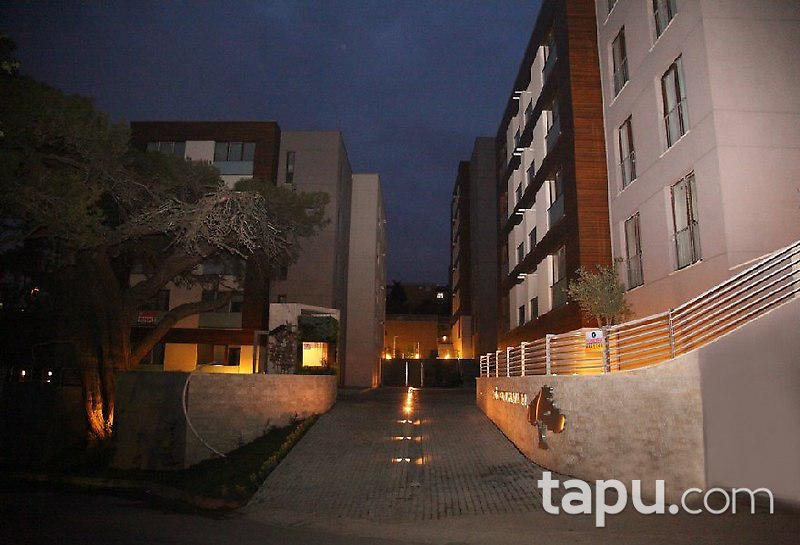 Tuzla'da Havuzlu Site İçinde 2+1 Satılık Daire