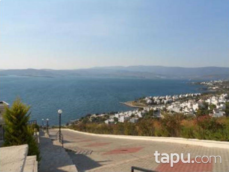 Muğla Güllük'te Havuzlu Site'de 2+1 Daire