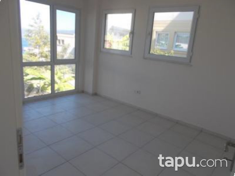 Muğla Güllük'te Havuzlu Sitede 2+1 Daire