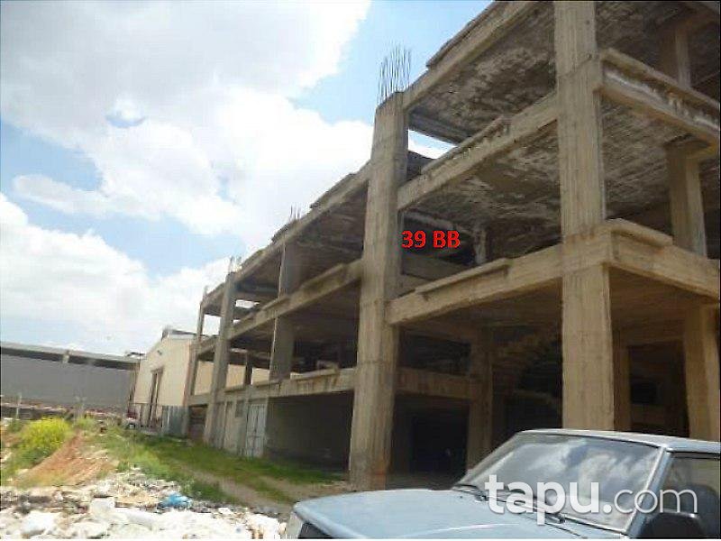 Mobilyacılar sitesinde inşaatı tamamlanmamış mağaza