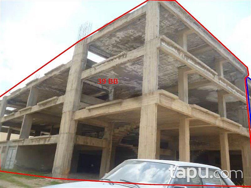 Mobilyacılar sitesinde inşaatı tamamlanmamış mağaza