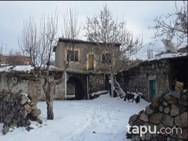 Nevşehir Acıgöl'de Kargir ev ve Arsası