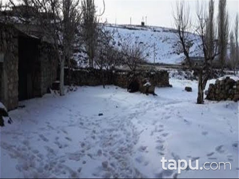 Nevşehir Acıgöl'de Kargir ev ve Arsası