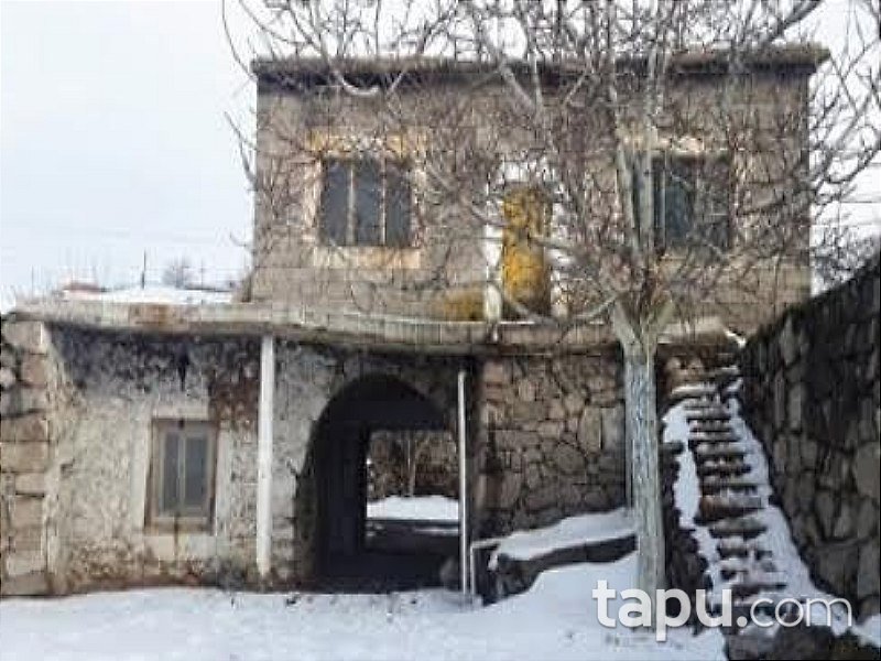 Nevşehir Acıgöl'de Kargir ev ve Arsası