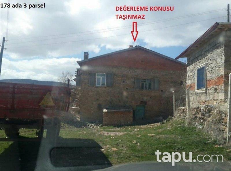 Konya Hüyük'te Tahliye Edilmemiş 2 Kerpiç Ev