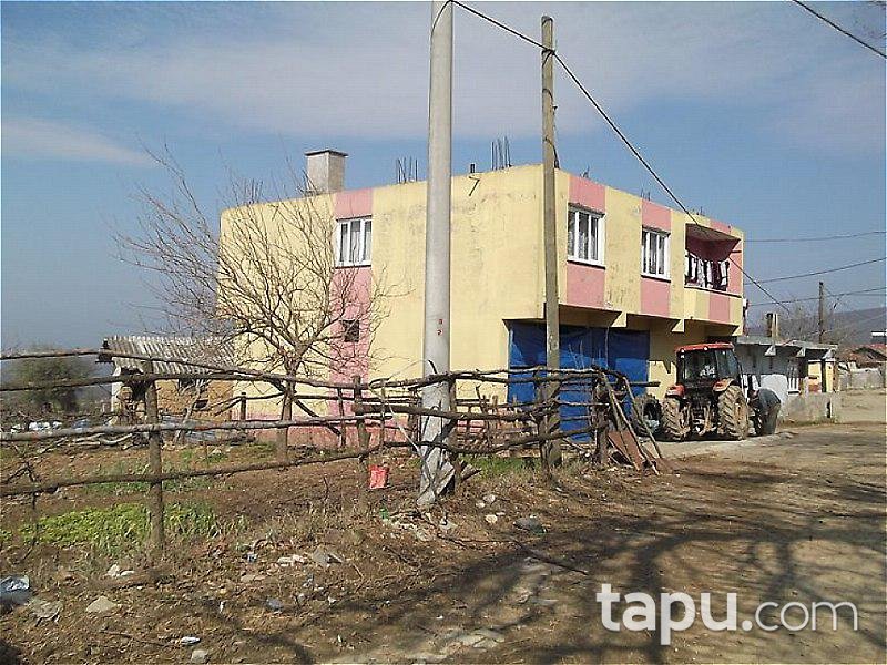 Karacabey'de Tahliye Edilmemiş Bahçeli Ahşap Ev ve Kahvehane