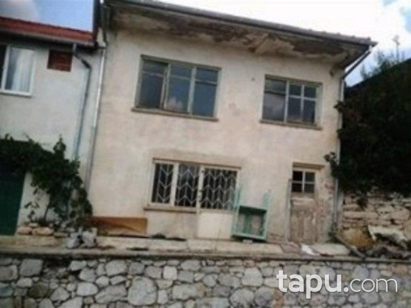 Burdur Altınyayla'da 2 Katlı Kargir Ev