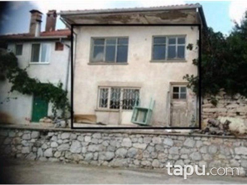 Burdur Altınyayla'da 2 Katlı Kargir Ev