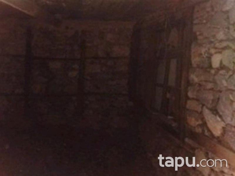 Burdur Altınyayla'da 2 Katlı Kargir Ev