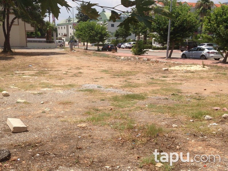 Antalya Konyaaltı 683 m2 İmarlı Arsa