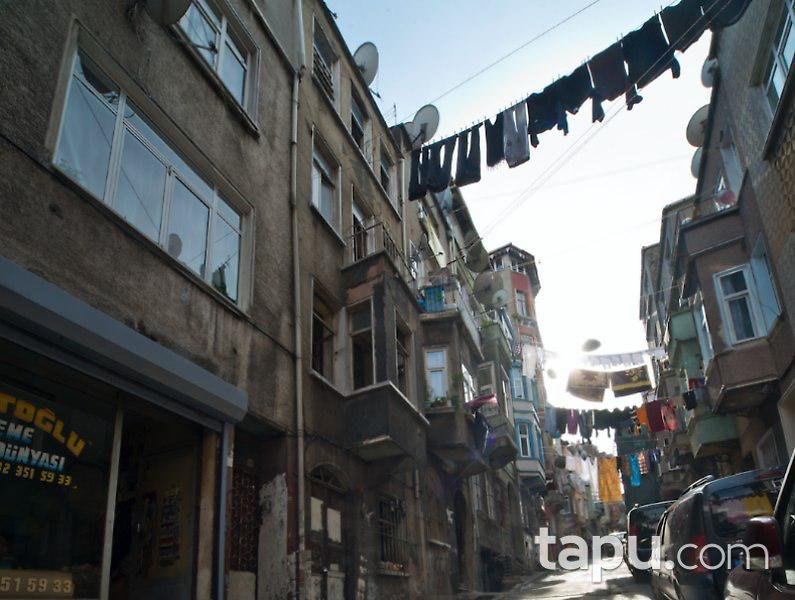 Beyoğlu Bülbül Mahallesi'nde Tarihi Eser Komple Bina