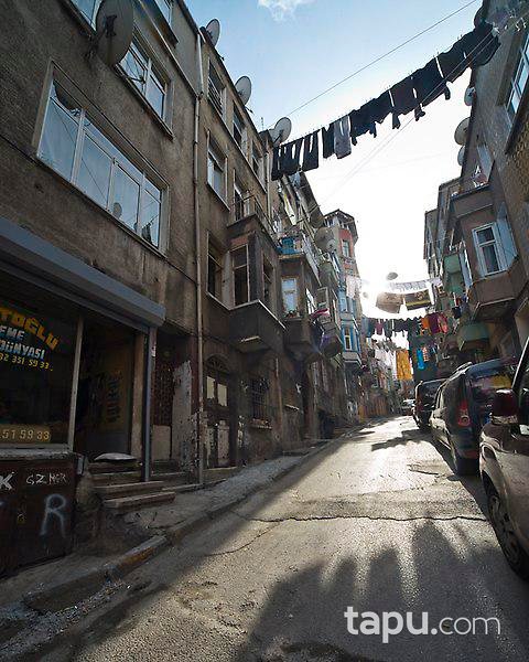 Beyoğlu Bülbül Mahallesi'nde Tarihi Eser Komple Bina