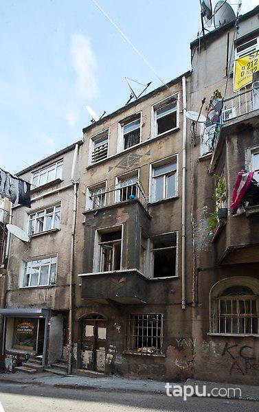 Beyoğlu Bülbül Mahallesi'nde Tarihi Eser Komple Bina