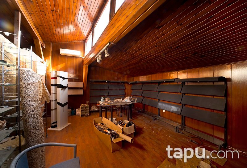 Tarlabaşı'nda Köşe Parsel Bina