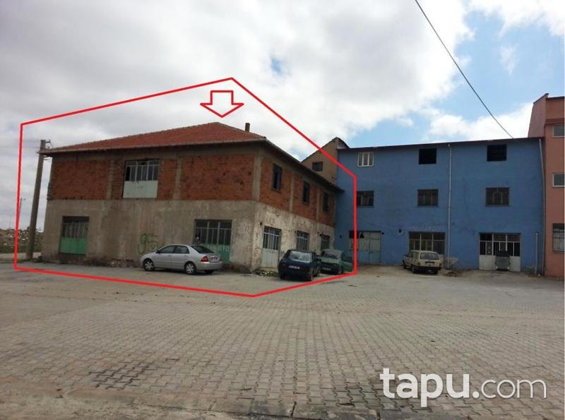 Uşak Karahanlı'da İçinde 5 Dükkan Bulunan Kargir Bina