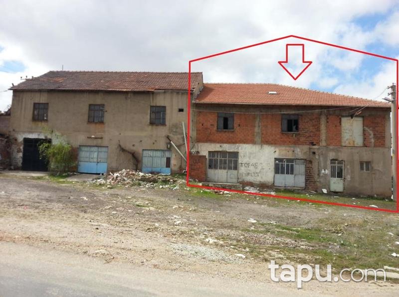 Uşak Karahanlı'da İçinde 5 Dükkan Bulunan Kargir Bina