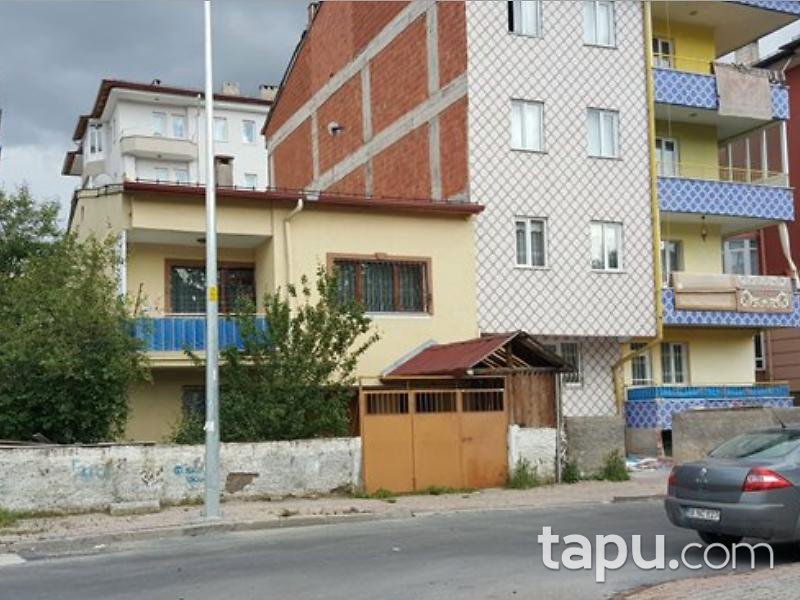 Sivas Merkez Diriliş Mahallesi'nde 223 m2 Kargir Ev ve Arsası