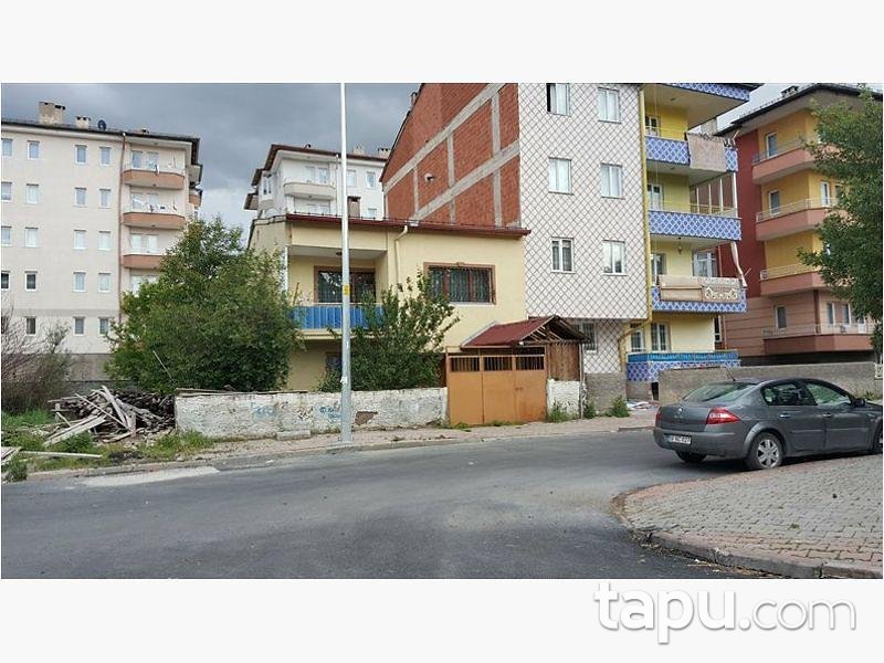 Sivas Merkez Diriliş Mahallesi'nde 223 m2 Kargir Ev ve Arsası