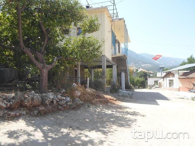 Antalya Finike Yeşilyurt Mahallesinde Bina