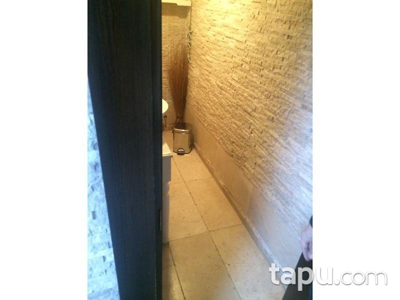 Koşuyolu'nda 5+1 Bahçeli Villa