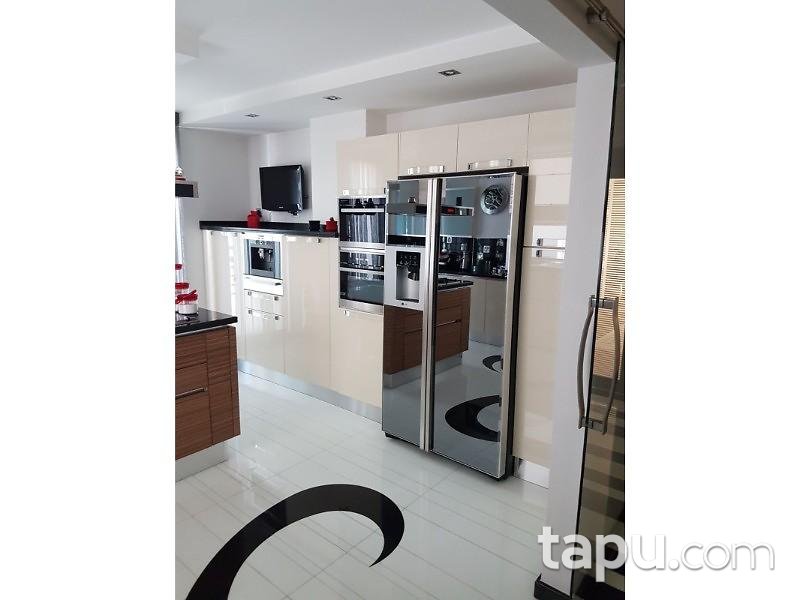 Koşuyolu'nda 5+1 Bahçeli Villa