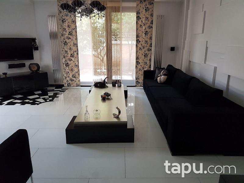 Koşuyolu'nda 5+1 Bahçeli Villa