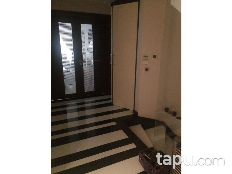 Koşuyolu'nda 5+1 Bahçeli Villa