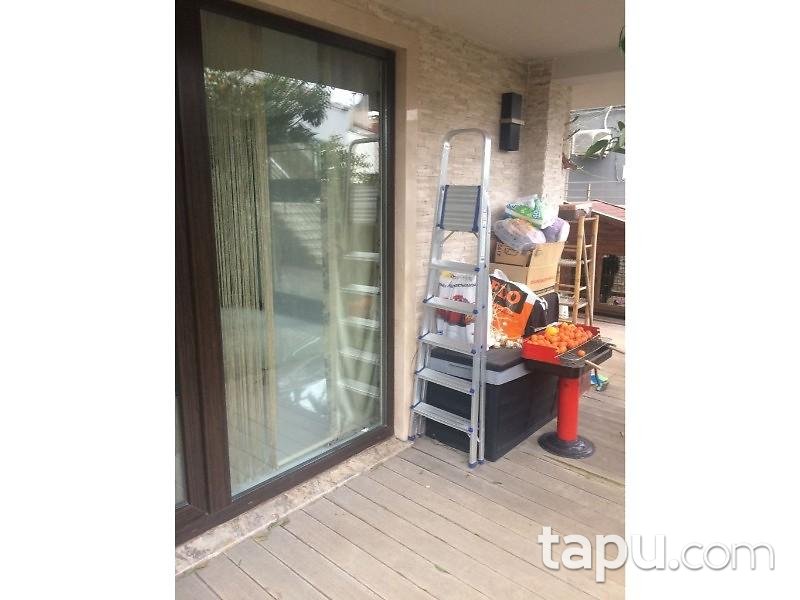 Koşuyolu'nda 5+1 Bahçeli Villa