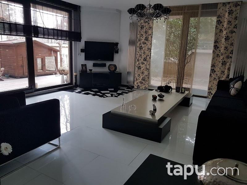 Koşuyolu'nda 5+1 Bahçeli Villa