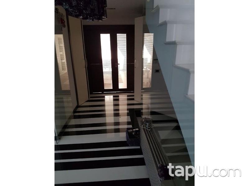 Koşuyolu'nda 5+1 Bahçeli Villa