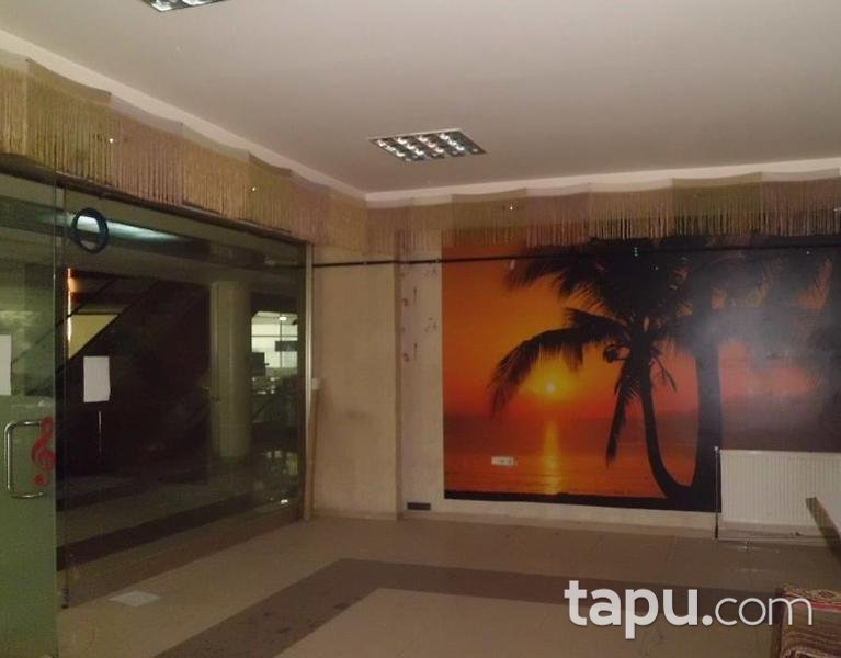 Van İpekyolu Şerefiye Mahallesinde Yıldız İş Merkezinde 59 m2 Dükkan