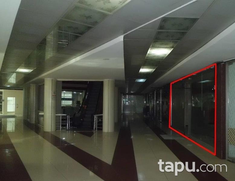 Van İpekyolu Şerefiye Mahallesinde Yıldız İş Merkezinde 59 m2 Dükkan