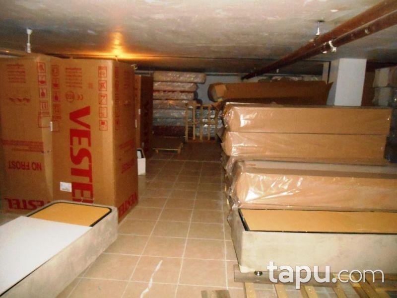 Aksaray Şeyhhamit Mahallesinde 1387 m2 Dükkan