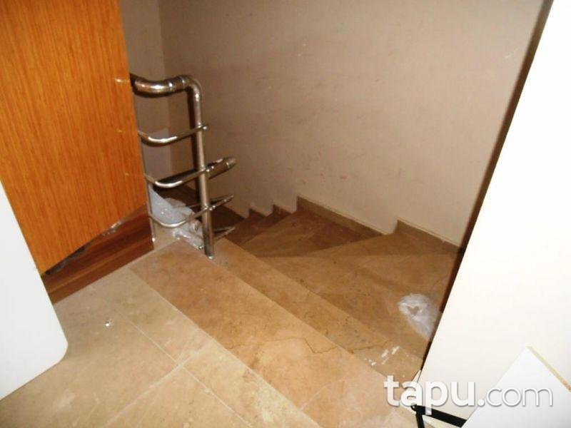 Aksaray Şeyhhamit Mahallesinde 1387 m2 Dükkan