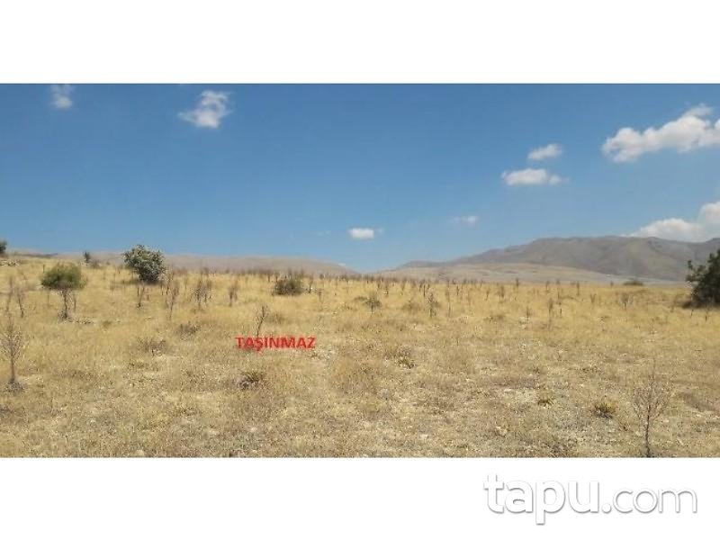 Isparta Yalvaç Çamharman Köyünde 12585 m2 Tarla