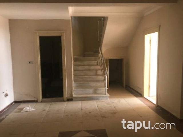 Aydın Kuşadası Soğucak Mahallesinde 296m2 Tripleks Daire