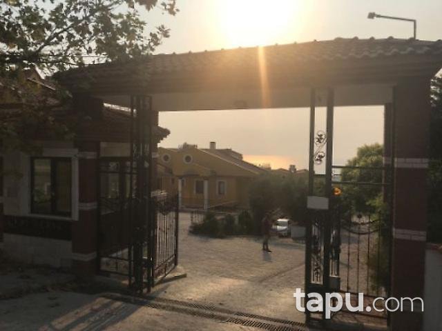 Aydın Kuşadası Soğucak Mahallesinde 296m2 Tripleks Daire