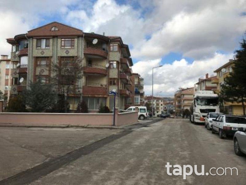Ankara Gölbaşı Bahçelievler Mahallesinde 206 m2 Depolu Dükkan