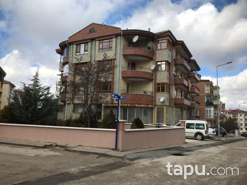 Ankara Gölbaşı Bahçelievler Mahallesinde 206 m2 Depolu Dükkan