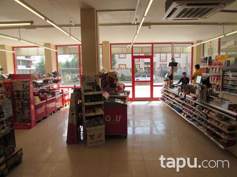 Yalova Adnan Menderes Mahallesinde 518 m2 Depolu Kiracılı Dükkan